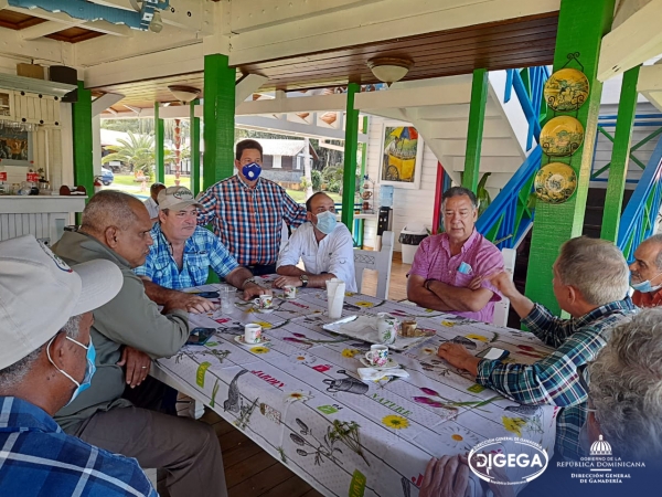 Director General se reúne con asociaciones de ganaderos de Puerto Plata