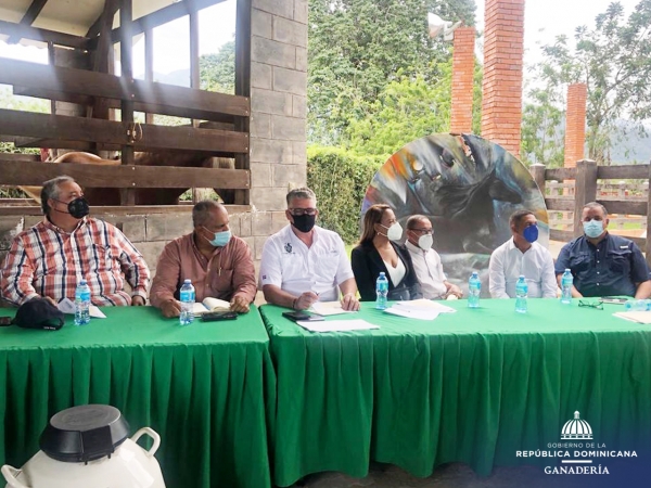 Ganadería introduce el Programa Permanente de Inseminación Artificial en Bonao