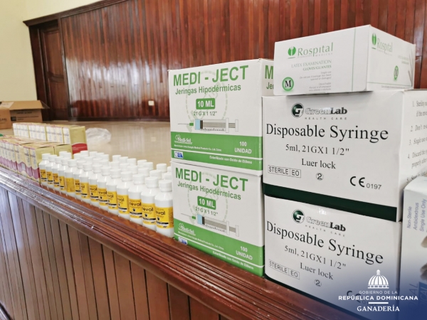 Ganadería entrega medicamentos y materiales a productores ovicaprinos